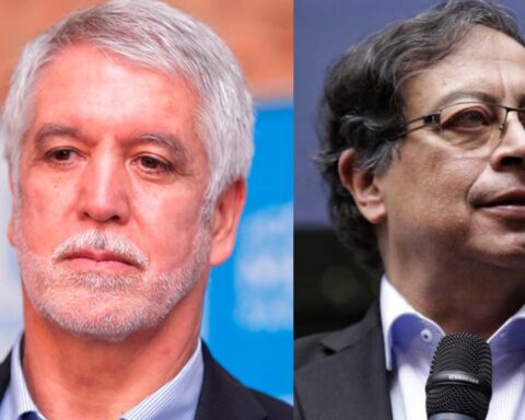 Enrique Peñalosa says he has the 'eggs' that Gustavo Petro does not have