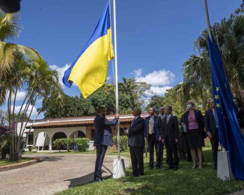 European ambassadors unite to raise the Ukrainian flag in Managua