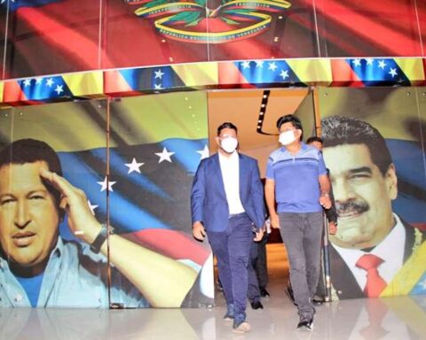 Evo travels to Venezuela for the 9 years of the death of Hugo Chávez and attacks the US