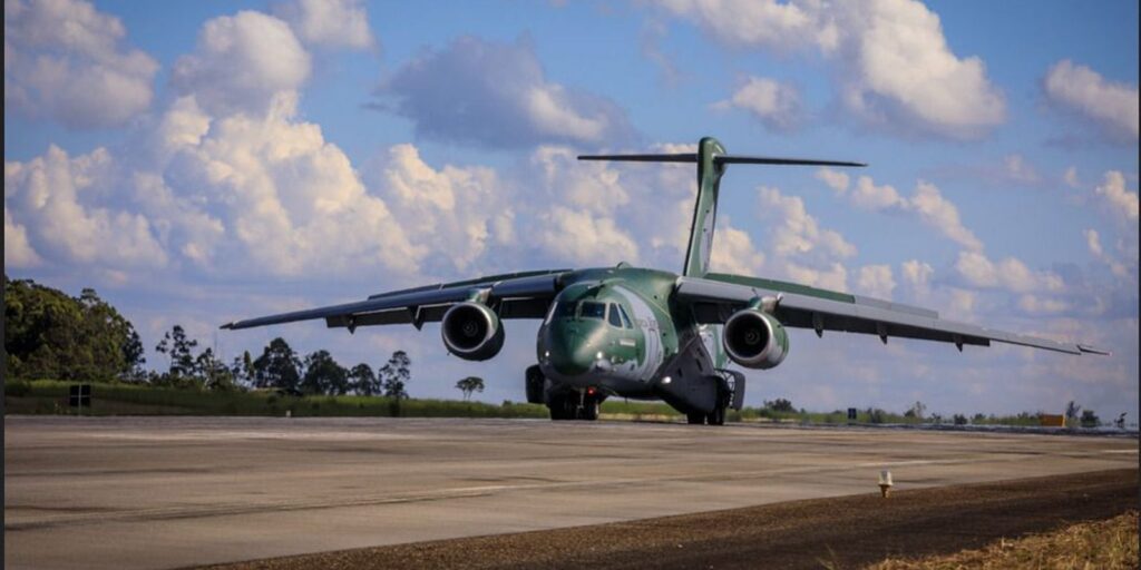 FAB plane leaves on Monday to rescue Brazilians in Poland