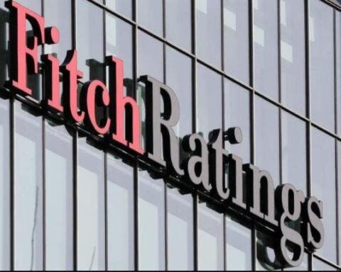 Agencia Fitch: Prevé default de la deuda soberana rusa