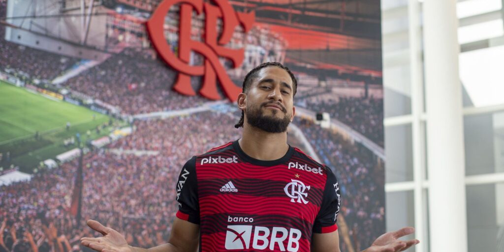 Flamengo announces defender Pablo, who was in Russia