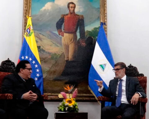 Foreign Minister receives Copies of Style of Ambassador of Nicaragua in Venezuela