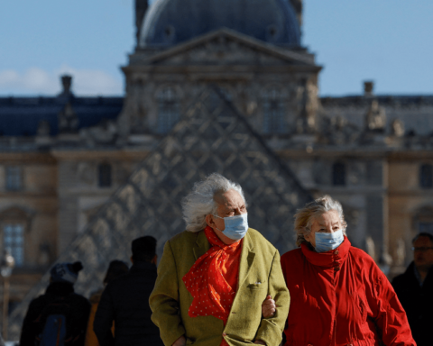 France will apply fourth dose of the vaccine against Covid-19 to people over 80 years old