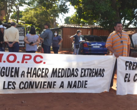 Frontistas of Tres Bocas analyze suing the Government