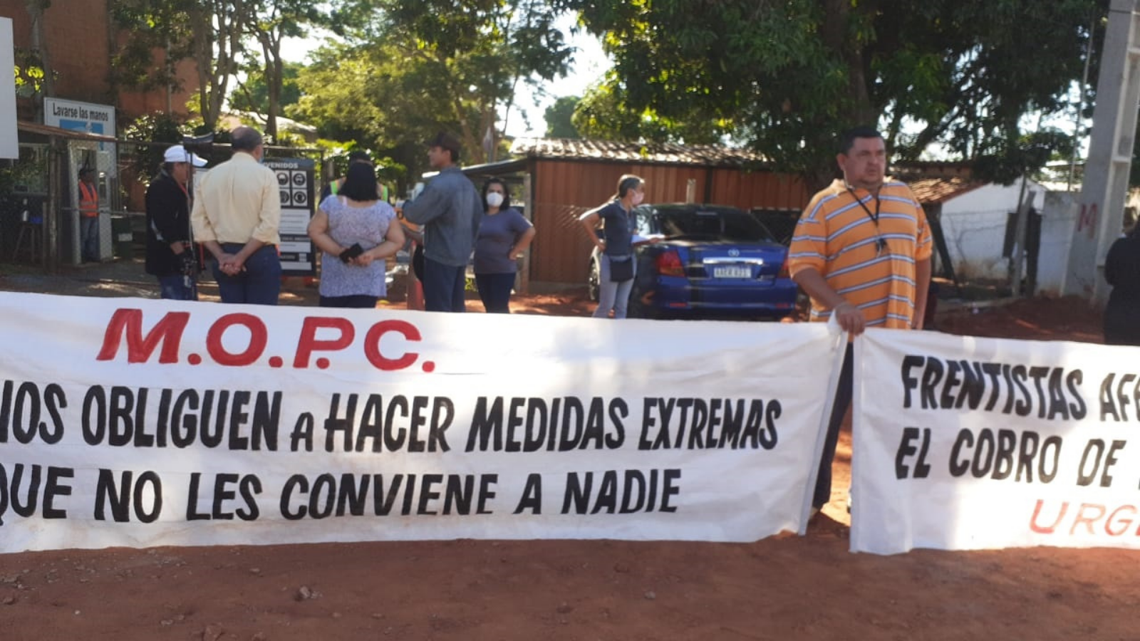 Frontistas of Tres Bocas analyze suing the Government