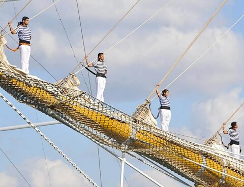 Gavieros and gavieras: fifty acrobats on the Fragata Libertad