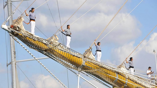 Gavieros and gavieras: fifty acrobats on the Fragata Libertad