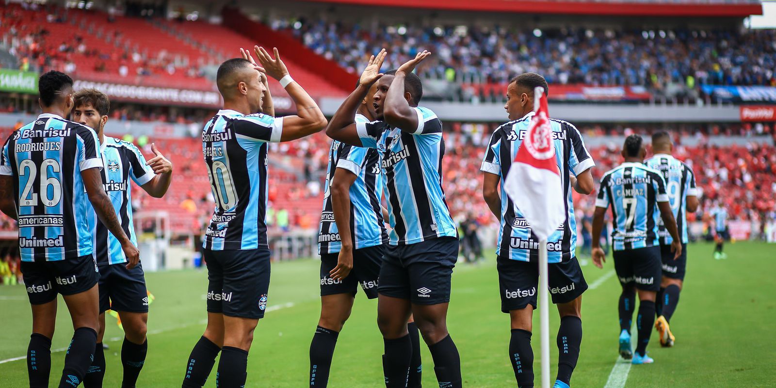 Grêmio defeats Inter in Beira Rio and is close to the final of the Gaucho
