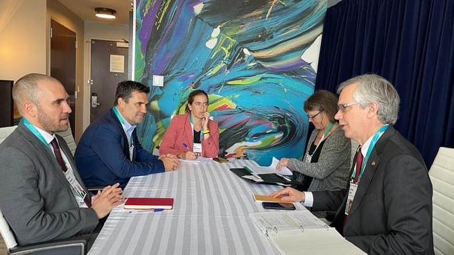 Guzmán met in Houston with directors of energy companies and US officials