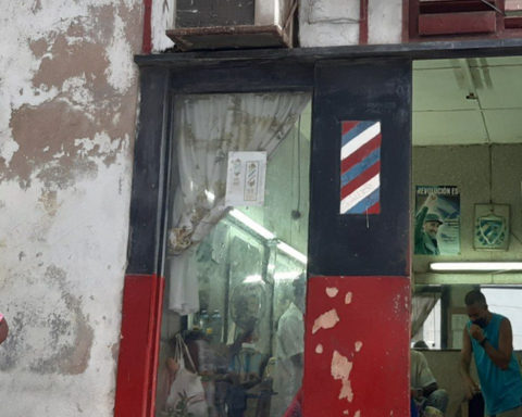 How to overthrow the Cuban regime from a barbershop in Havana