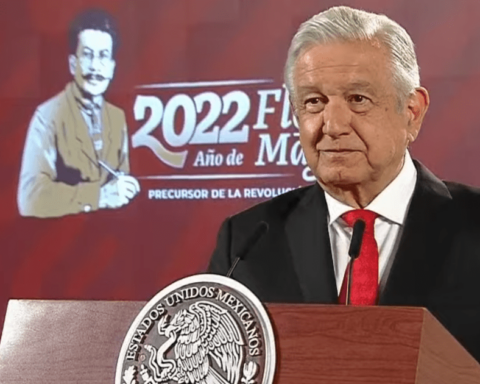 INE orders to remove AMLO's morning paper from March 7 for containing illegal propaganda