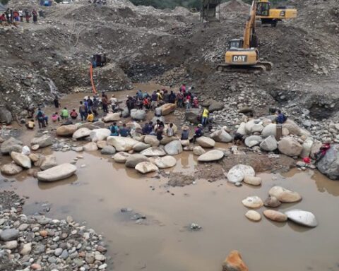 Illegal miners demand the return of their machinery