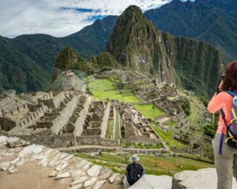 Increase the number of tourists per group to enter Machu Picchu