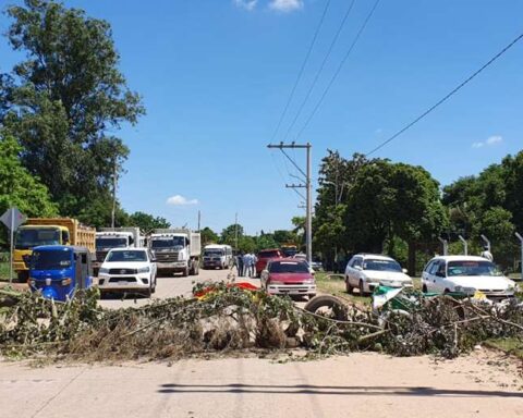 Leaders of District 14 block access to the landfill indefinitely to demand dismissal of the deputy mayor