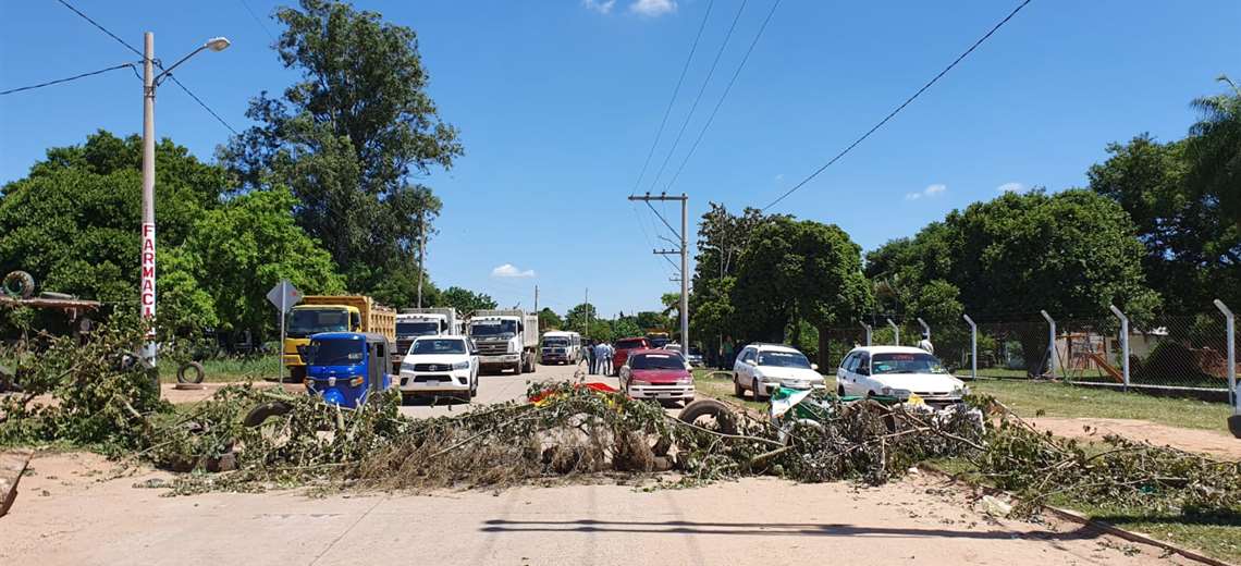 Leaders of District 14 block access to the landfill indefinitely to demand dismissal of the deputy mayor