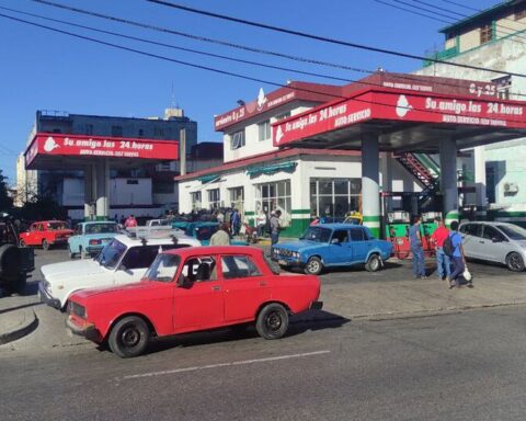 Long queues in Havana due to unannounced fuel rationing