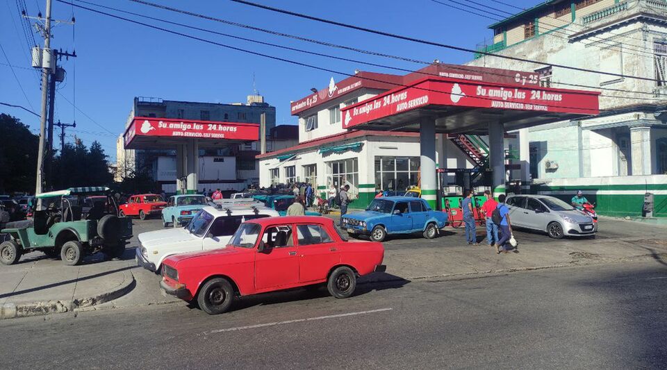 Long queues in Havana due to unannounced fuel rationing