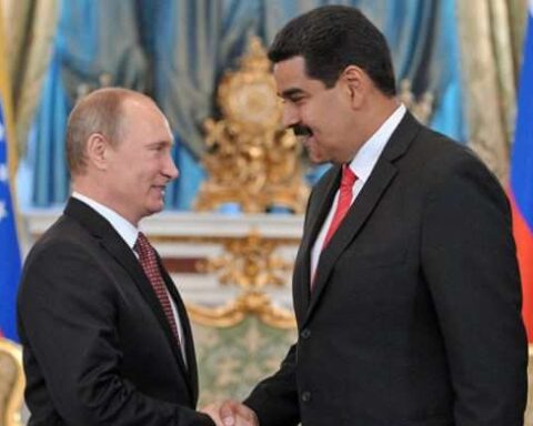 Maduro calls on Putin to express his "strong support" amid Russian invasion of Ukraine