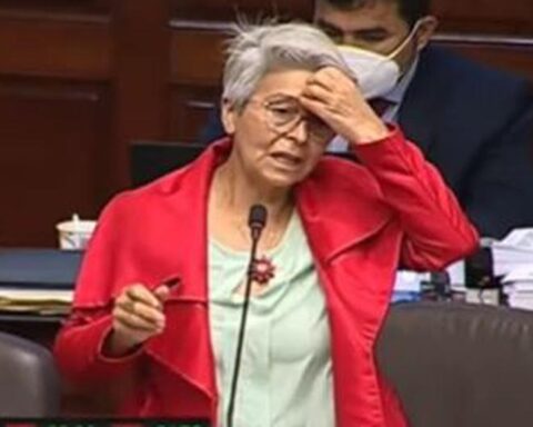 María Agüero, from Peru Libre, complains again about the salary of S / 15,000 that she earns as a congressman