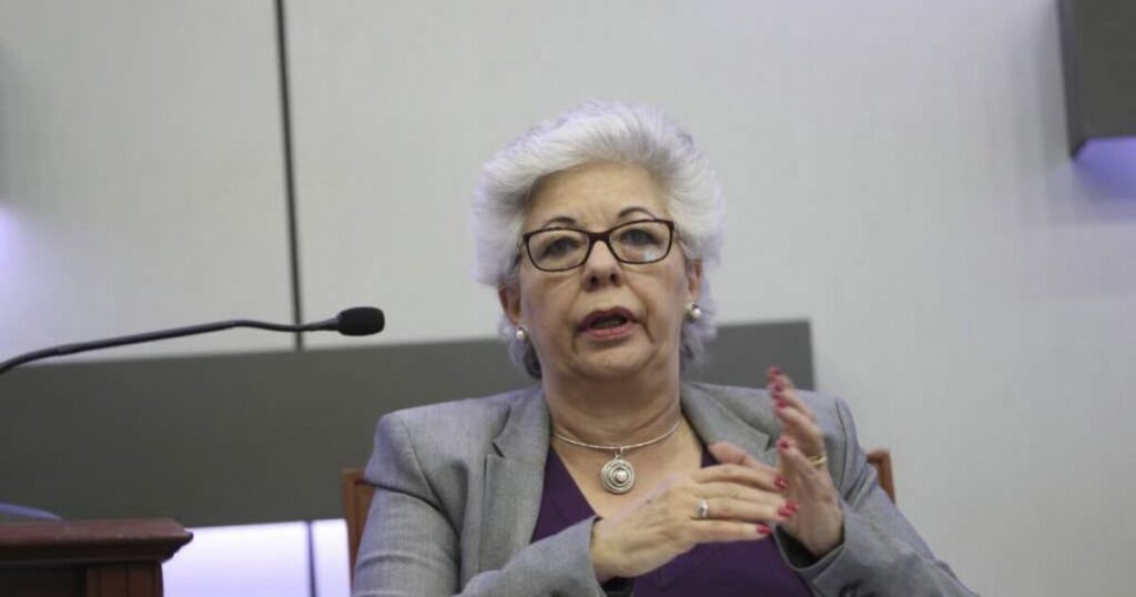 María Marván questions the decree that allows officials to avoid the ban