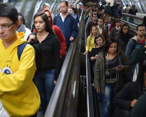 Metro Blue Line will close for most of this Sunday