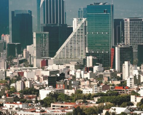 Mexico: economy in slow motion for a society in fast motion