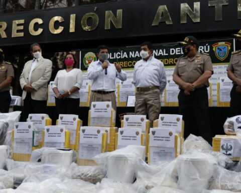 Minister Chávarry avoids responding to complaints of family violence against the secretary of the Palace