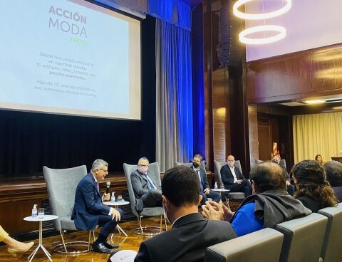 More than 70 national brands will sell clothing at discounted prices