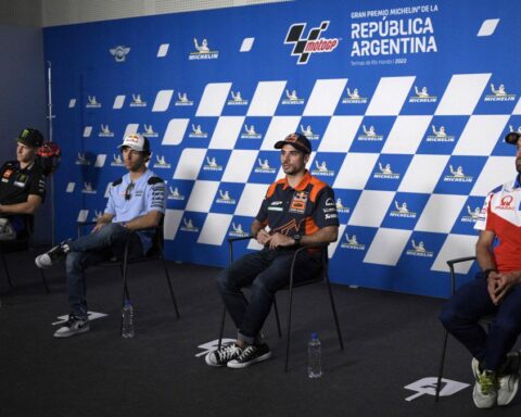 MotoGP compensa a los fans abriendo el viernes el 'pit lane'