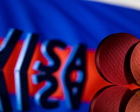 Now Visa and Mastercard suspend operations in Russia