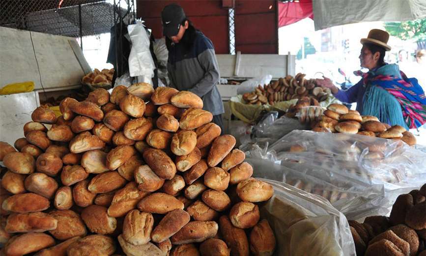 Official media ensures that bakeries will maintain the price of bread