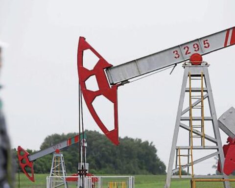 Oil Prices Soar as Russia Supply Concerns Grow