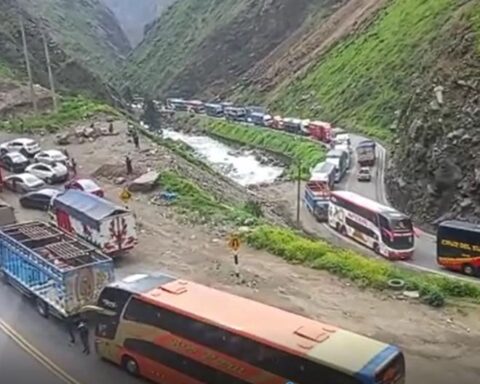 Once again hundreds of vehicles and passengers were stranded on the Central Highway