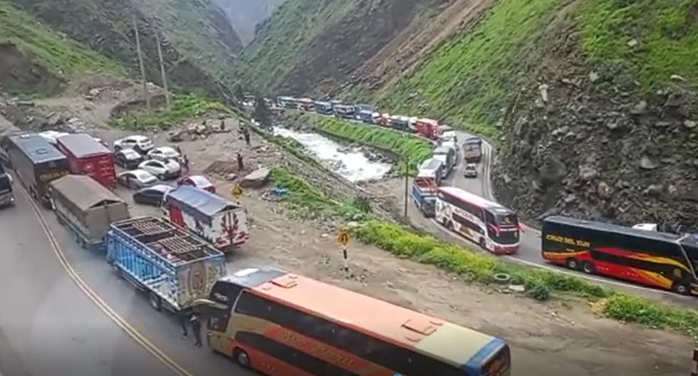 Once again hundreds of vehicles and passengers were stranded on the Central Highway