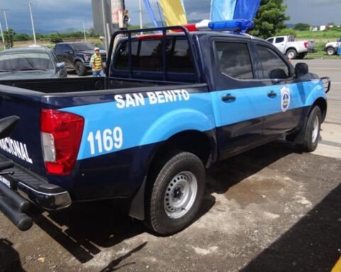 Ortega Police persecute "with arrogance", surround and photograph Monsignor Rolando Álvarez