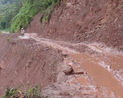 Oxapampa: woman and her little daughter are wanted after being dragged by a mudslide into a river