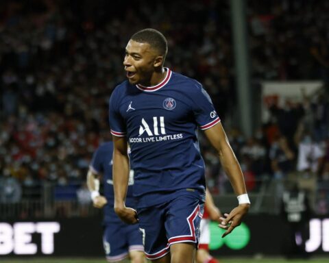 PSG offers 200 million to Mbappé to stay