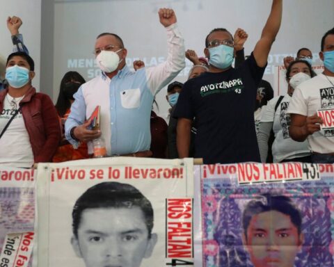 Parents of Ayotzinapa ask Peña Nieto to declare the disappearance of the 43