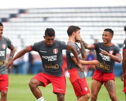 Peru vs.  Uruguay: a single 'charrúa' player is worth more than the entire Peruvian team