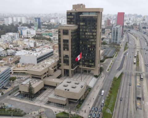 Petroperú workers ask Pedro Castillo to separate Hugo Chávez from the company