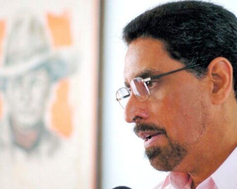 Political prisoner Víctor Hugo Tinoco is aggravated in prison.  His family urges release