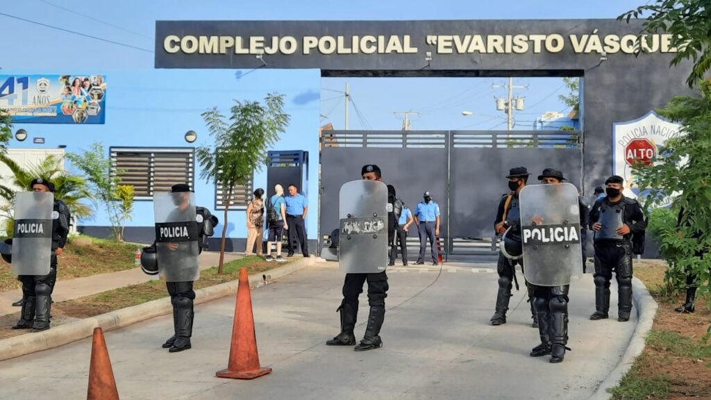 Political prisoners, with "irreversible damage" due to captivity in "El Chipote"