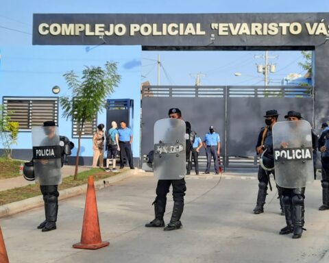 Political prisoners, with "irreversible damage" due to captivity in "El Chipote"