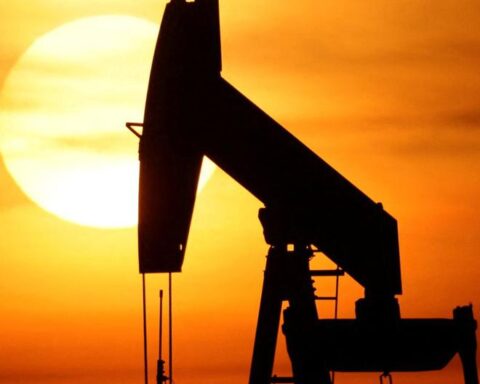 Price of a barrel of Brent oil exceeds US$ 110 and WTI grows 5%