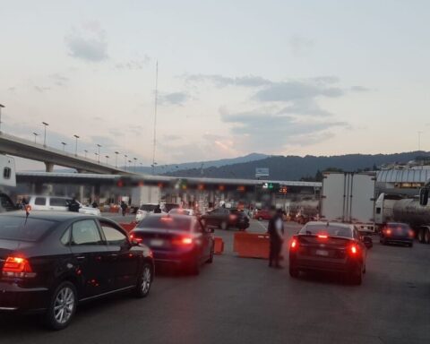 Protesters block the Mexico-Cuernavaca highway