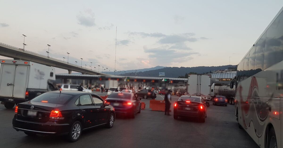 Protesters block the Mexico-Cuernavaca highway