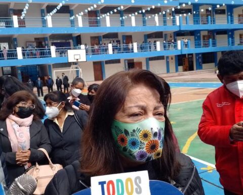 Regarding school infrastructure in terrible conditions in Huancavelica, the women's minister asks the press to "give another approach"