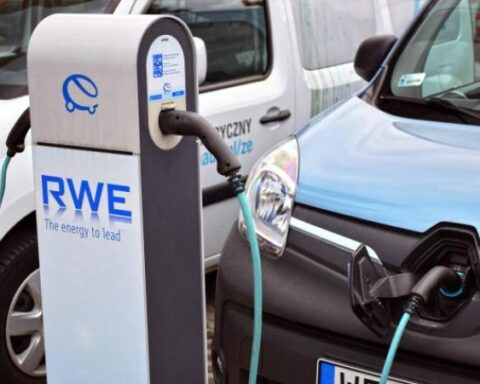 Registrations of electric and hybrid vehicles grew by 107%