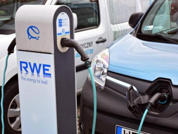 Registrations of electric and hybrid vehicles grew by 107%